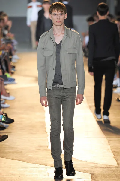 Look 10